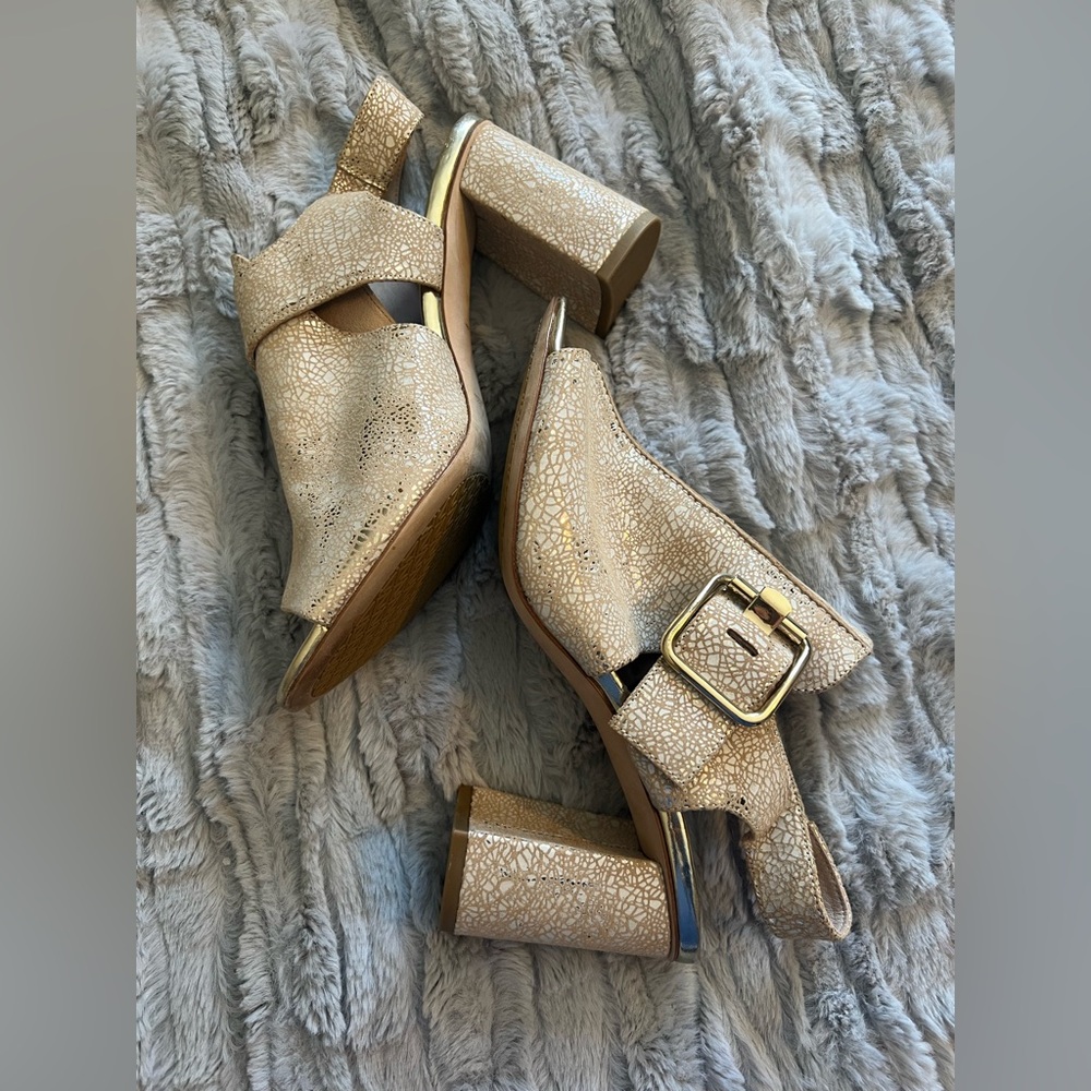 Donald Pliner PeepToe Sandals size 10